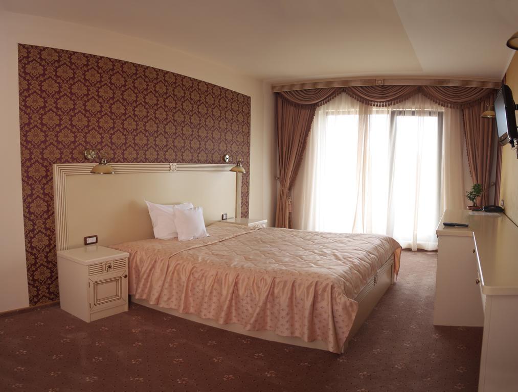 Majestic Hotel&Restaurant Jassy Zewnętrze zdjęcie