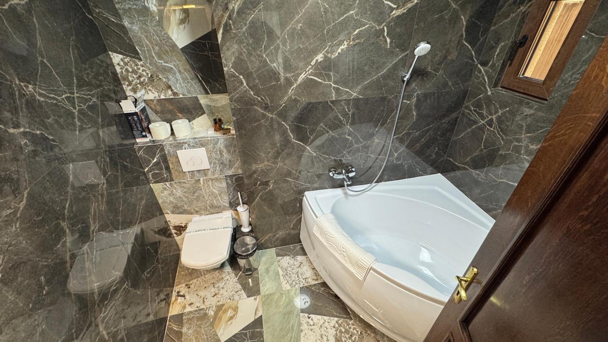 Majestic Hotel&Restaurant Jassy Zewnętrze zdjęcie